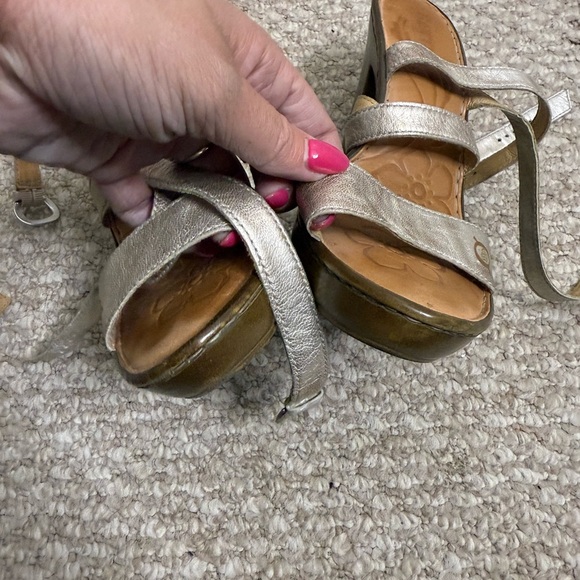 BORN GOLD SANDALS heels gold silver metallic strappy size 8 - Picture 4 of 9